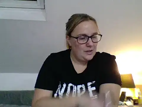 Snapshot of scrummymummy2 chatting on December 30, 10:12 pm scrummymummy2 online show from December 30, 10:12 pm