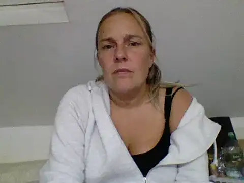 Snapshot of scrummymummy2 chatting on September 21, 8:32 pm scrummymummy2 online show from September 21, 8:32 pm