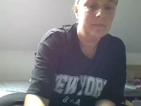 Snapshot of scrummymummy2 chatting on October 7, 9:28 am scrummymummy2 online show from October 7, 9:28 am