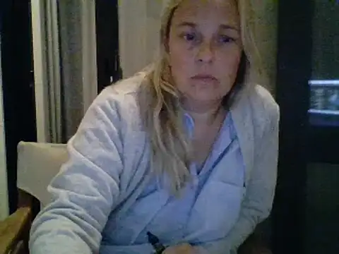Snapshot of scrummymummy2 chatting on October 23, 7:56 pm scrummymummy2 online show from October 23, 7:56 pm