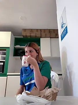 Nahiajhonson  online show from December 20, 1:18 pm