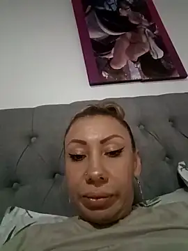 Snapshot of coral_smitth chatting on March 6, 10:04 pm coral smitth online show from March 6, 10:04 pm