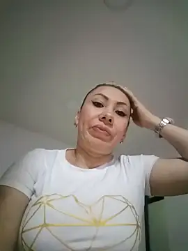 Snapshot of coral_smitth chatting on October 22, 6:40 pm coral smitth online show from October 22, 6:40 pm