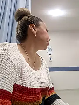 Snapshot of coral_smitth chatting on November 8, 1:06 am coral smitth online show from November 8, 1:06 am