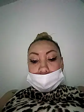 Snapshot of coral_smitth chatting on November 9, 1:15 am coral smitth online show from November 9, 1:15 am