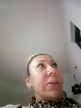 Snapshot of coral_smitth chatting on November 9, 6:28 pm coral smitth online show from November 9, 6:28 pm