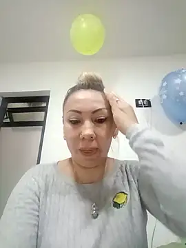 Snapshot of coral_smitth chatting on November 10, 4:17 pm coral smitth online show from November 10, 4:17 pm