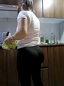 Snapshot of coral_smitth chatting on November 12, 6:41 pm coral smitth online show from November 12, 6:41 pm