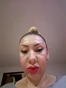 Snapshot of coral_smitth chatting on November 16, 6:35 pm coral smitth online show from November 16, 6:35 pm