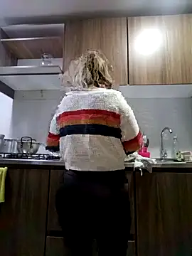 Snapshot of coral_smitth chatting on December 3, 6:39 pm coral smitth online show from December 3, 6:39 pm