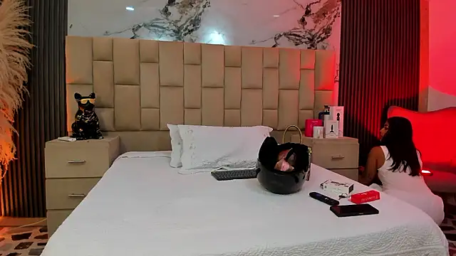 Snapshot of EmmaTorres_ chatting on February 2, 10:19 pm EmmaTorres online show from February 2, 10:19 pm