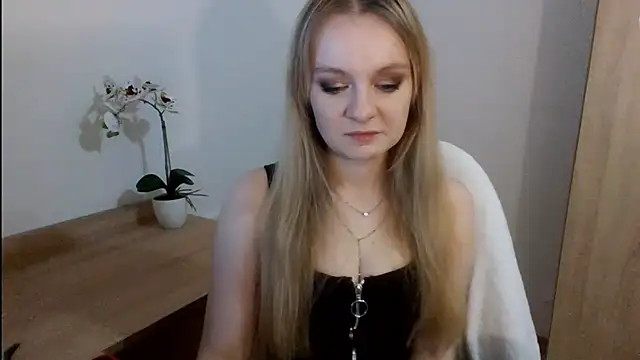 Snapshot of AlmaHoney chatting on February 3, 9:07 pm AlmaHoney online show from February 3, 9:07 pm