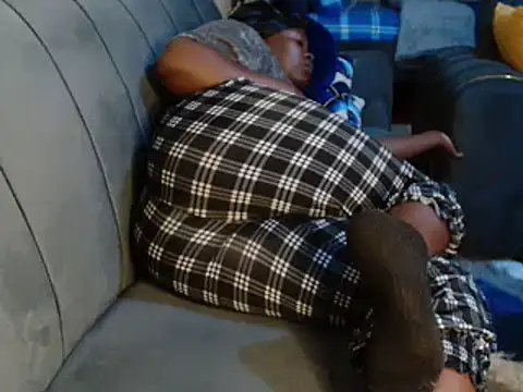 Snapshot of leslysexygirl chatting on March 4, 4:38 am leslysexygirl online show from March 4, 4:38 am