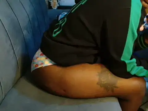 Snapshot of leslysexygirl chatting on March 20, 7:47 am leslysexygirl online show from March 20, 7:47 am