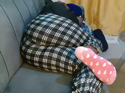 Snapshot of leslysexygirl chatting on October 3, 5:59 am leslysexygirl online show from October 3, 5:59 am