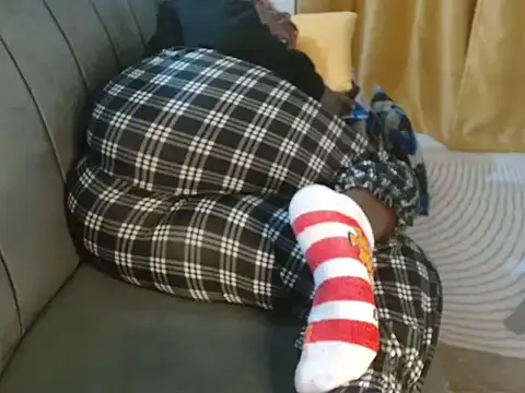 Snapshot of leslysexygirl chatting on November 3, 5:09 am leslysexygirl online show from November 3, 5:09 am