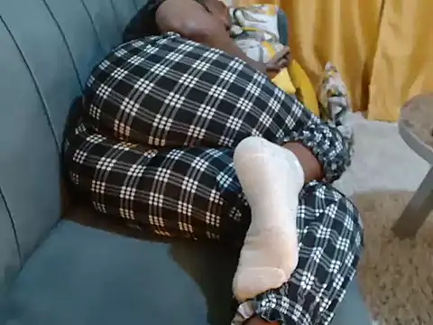 Snapshot of leslysexygirl chatting on November 16, 8:09 am leslysexygirl online show from November 16, 8:09 am