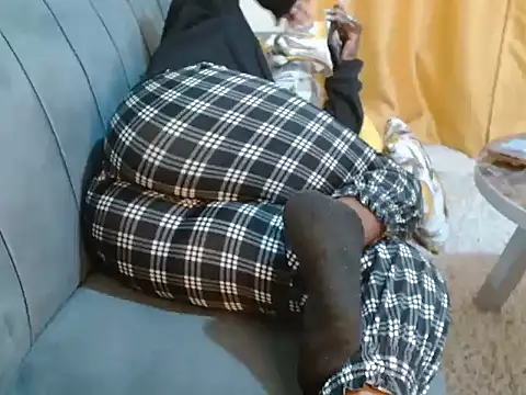 Snapshot of leslysexygirl chatting on November 17, 6:57 pm leslysexygirl online show from November 17, 6:57 pm