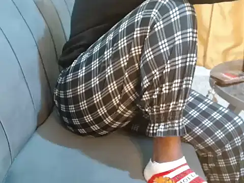 Snapshot of leslysexygirl chatting on November 30, 5:00 am leslysexygirl online show from November 30, 5:00 am