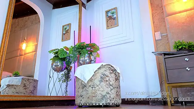 AlessiaLondon online show from October 25, 3:58 am