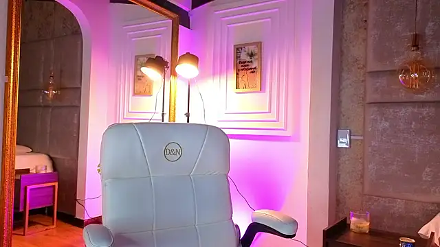 Snapshot of AlessiaLondon chatting on February 23, 10:12 am AlessiaLondon online show from February 23, 10:12 am