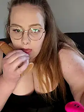 Snapshot of _Julie_x chatting on December 7, 12:45 pm Julie x online show from December 7, 12:45 pm