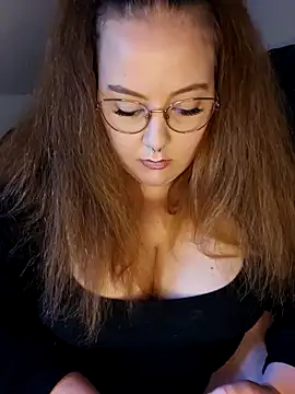 Snapshot of _Julie_x chatting on October 25, 9:39 am Julie x online show from October 25, 9:39 am