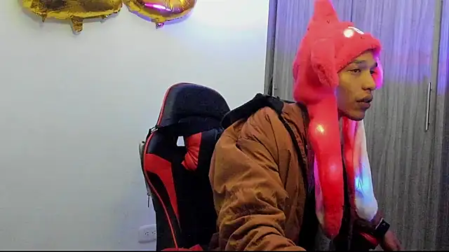 Snapshot of TommyGun_22 chatting on December 30, 1:48 am TommyGun 22 online show from December 30, 1:48 am