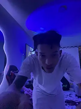 Snapshot of TommyGun_22 chatting on February 18, 5:53 am TommyGun 22 online show from February 18, 5:53 am