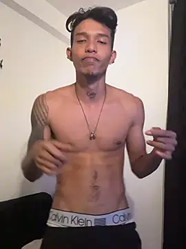 Snapshot of TommyGun_22 chatting on March 12, 3:35 am TommyGun 22 online show from March 12, 3:35 am