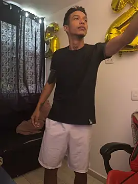 Snapshot of TommyGun_22 chatting on March 15, 10:33 pm TommyGun 22 online show from March 15, 10:33 pm