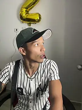 Snapshot of TommyGun_22 chatting on March 21, 9:56 pm TommyGun 22 online show from March 21, 9:56 pm