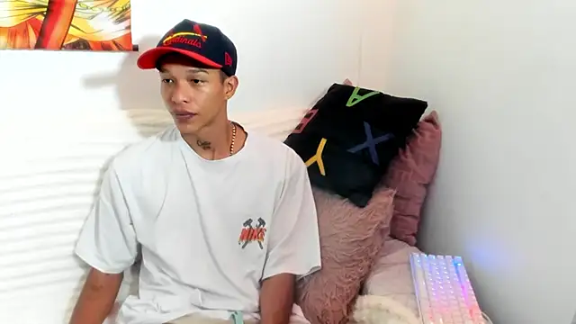 Snapshot of TommyGun_22 chatting on October 29, 11:50 pm TommyGun 22 online show from October 29, 11:50 pm