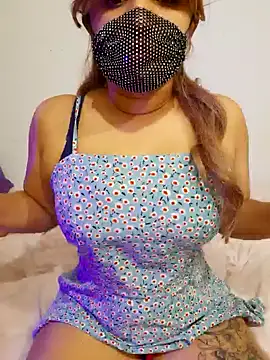 Snapshot of Wild_wifey chatting on December 5, 4:53 am Wild wifey online show from December 5, 4:53 am