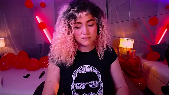 Snapshot of Kateryn_ chatting on February 19, 2:01 am Kateryn online show from February 19, 2:01 am