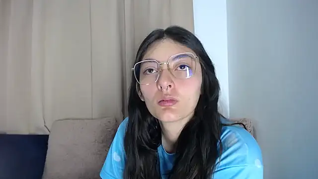 lessliee22  online show from April 11, 7:24 am