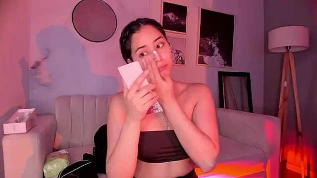 lara madisson online show from February 18, 5:14 am