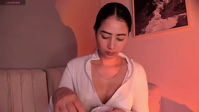 Snapshot of lara_madisson chatting on May 7, 7:25 am lara madisson online show from May 7, 7:25 am