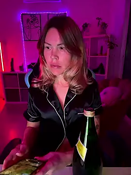 Snapshot of Lara_Bergmann chatting on January 14, 5:29 pm Lara Bergmann online show from January 14, 5:29 pm