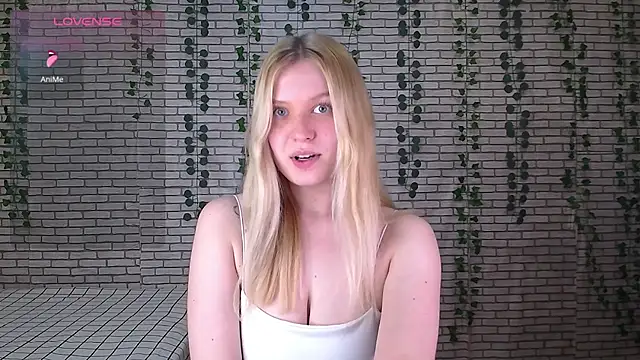 EmiliaDuchess online show from October 11, 11:42 am