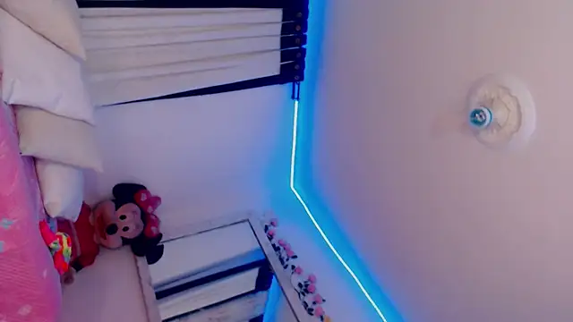 Snapshot of touchm_cockhard chatting on February 4, 9:28 am touchm cockhard online show from February 4, 9:28 am