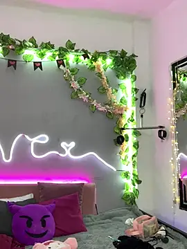 Snapshot of YouliteSllut2 chatting on March 14, 8:28 pm YouliteSllut2 online show from March 14, 8:28 pm