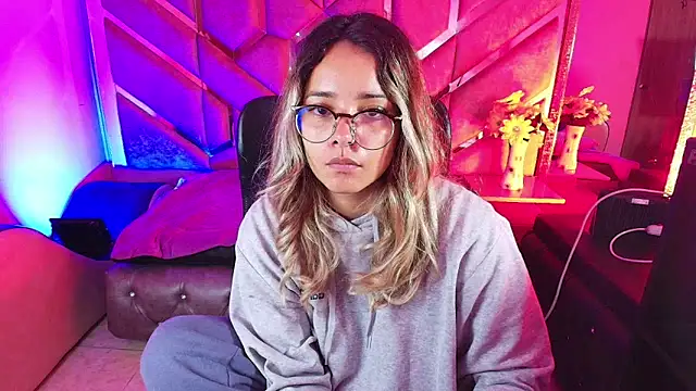 Olivia Fox69 online show from November 24, 4:01 am