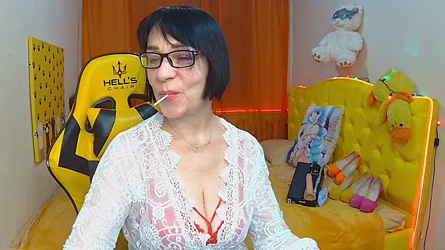 Snapshot of SandraHormas chatting on February 4, 8:24 am SandraHormas online show from February 4, 8:24 am