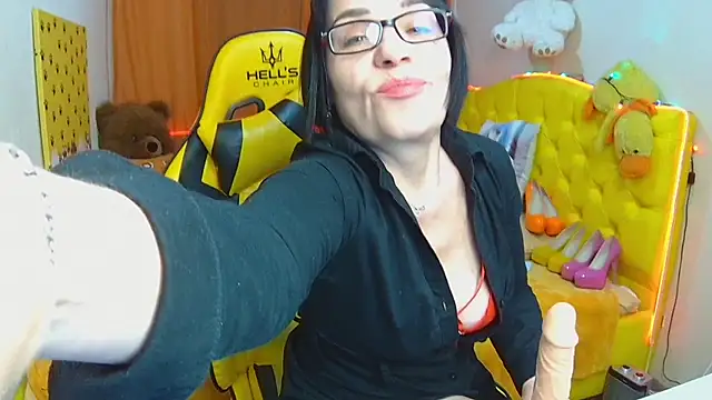 Snapshot of SandraHormas chatting on February 4, 2:32 pm SandraHormas online show from February 4, 2:32 pm