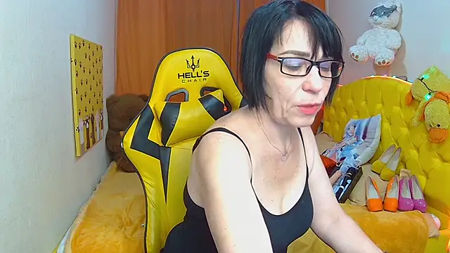 Snapshot of SandraHormas chatting on February 15, 2:22 pm SandraHormas online show from February 15, 2:22 pm