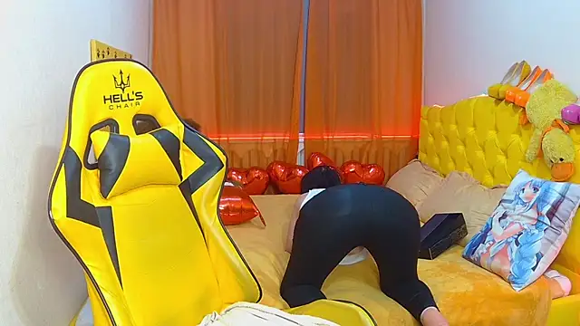 Snapshot of SandraHormas chatting on February 19, 1:39 pm SandraHormas online show from February 19, 1:39 pm