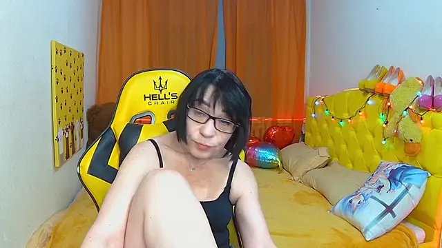 Snapshot of SandraHormas chatting on February 28, 2:42 pm SandraHormas online show from February 28, 2:42 pm