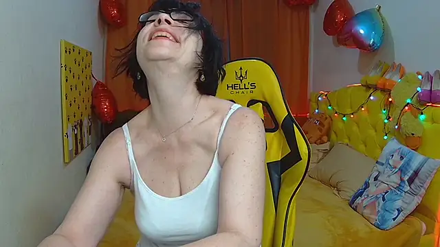 Snapshot of SandraHormas chatting on March 3, 7:32 am SandraHormas online show from March 3, 7:32 am