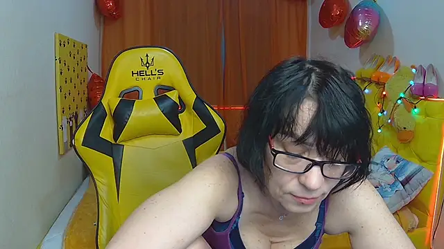 Snapshot of SandraHormas chatting on March 4, 4:52 pm SandraHormas online show from March 4, 4:52 pm